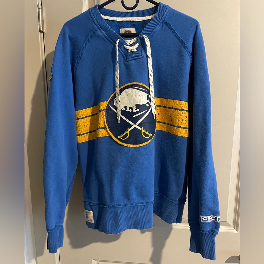Vintage CCM NHL Buffalo Sabres Sweatshirt
Size L
